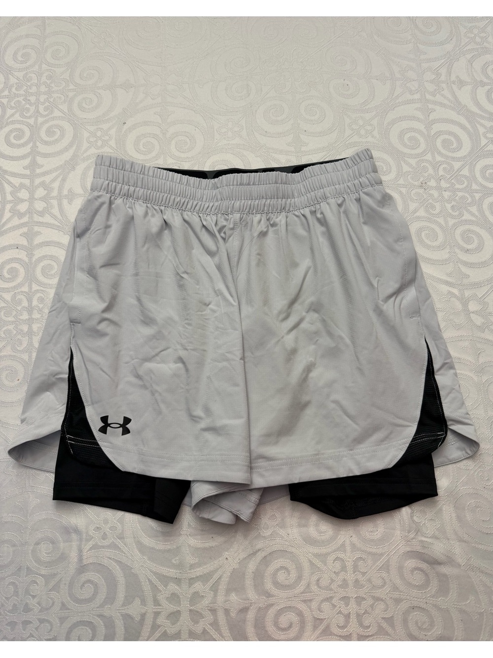 NEW Under Armour Gray and Black 2-in-1 Athletic Activeweat Shorts Men Large
